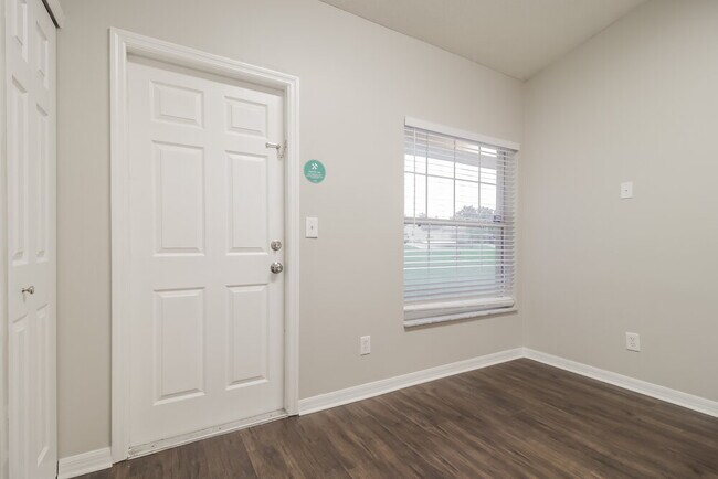 Foto del edificio - 13448 Silver Leaf Cir