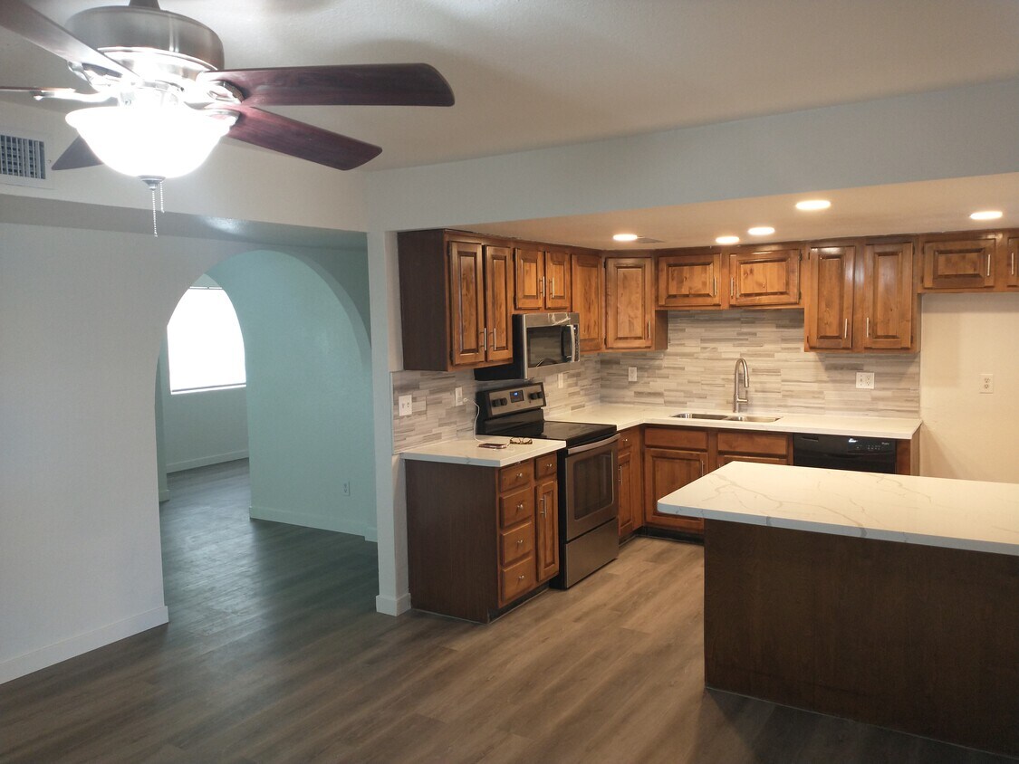 Foto principal - 1819 S Windsor