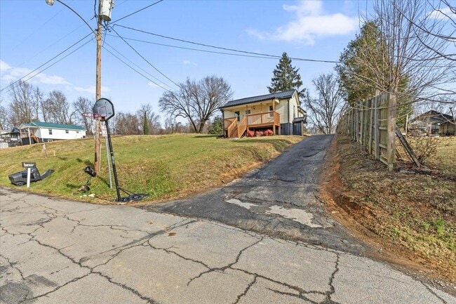 Building Photo - 1471 E State St