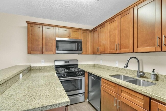 Photo - 2333 Waterside Dr Townhome