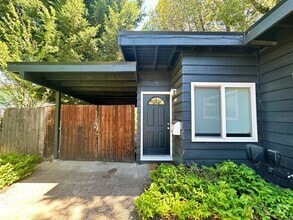 Building Photo - 4924 NE 15th Ave