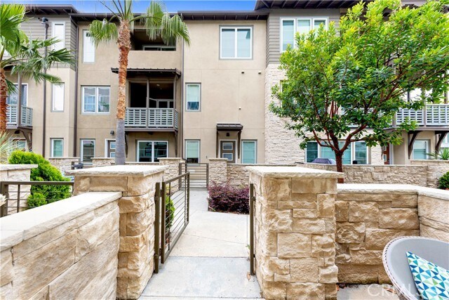 Foto del edificio - 983 Doheny Way