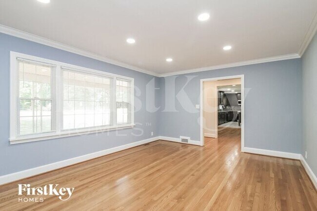 Foto del edificio - 1085 N Peace Haven Rd