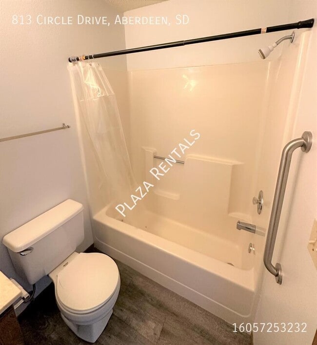Building Photo - 307 11th Ave NW