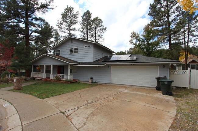 Building Photo - AVAILABLE NOW - Beautiful Flagstaff Home in Rockridge Estates!
