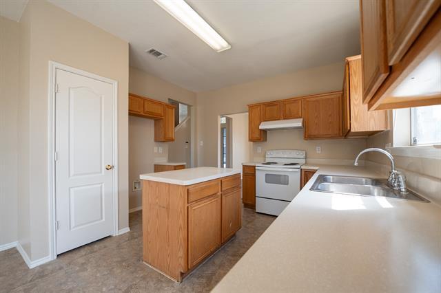 Building Photo - 447 Maple Grove Dr