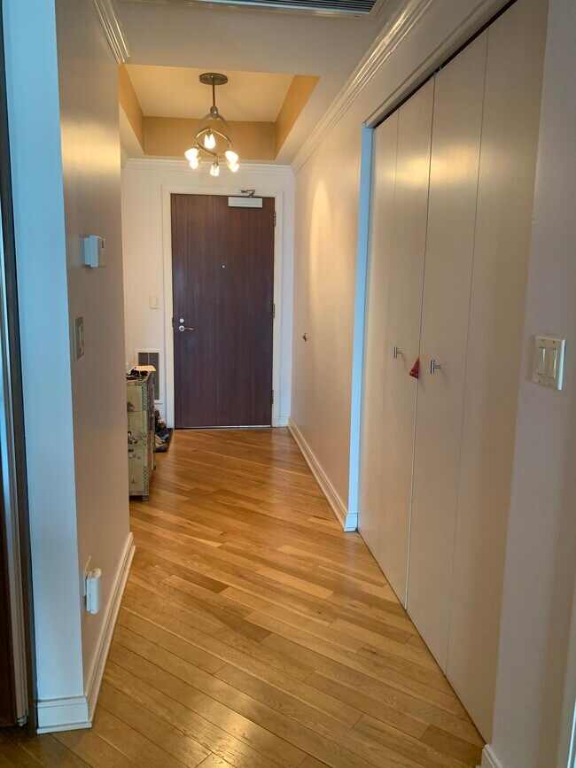 Building Photo - 130 N Garland Ct