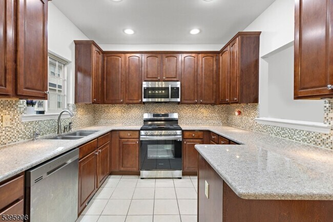 Foto del edificio - 768 Green Ln