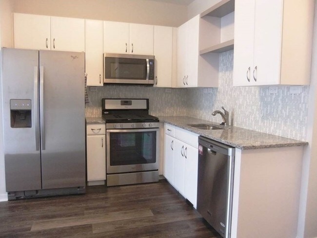 Kitchen - 265-299 E Palmer St