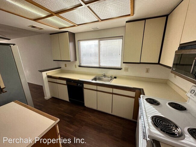 Building Photo - 2 br, 2 bath House - 2725 Oak Road # F