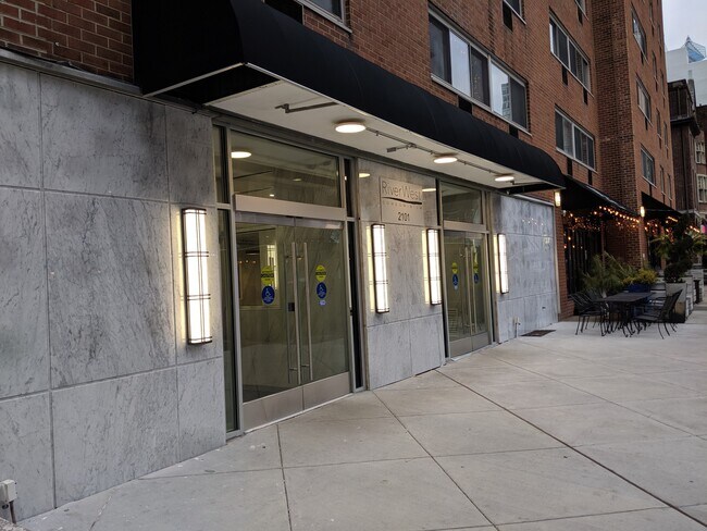 Puerta de entrada - 2101 Chestnut St