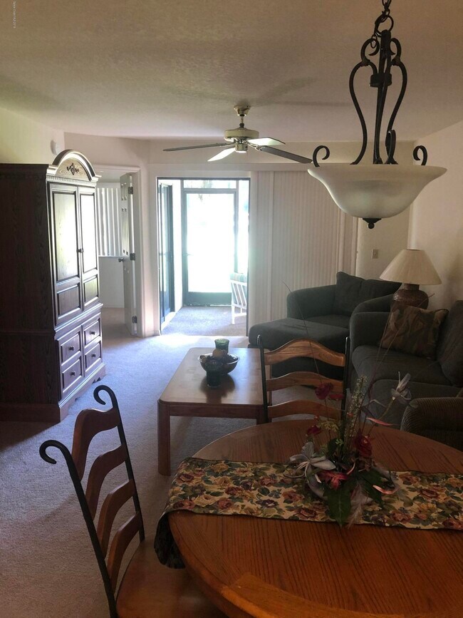 Foto del edificio - 1209 Country Club Dr