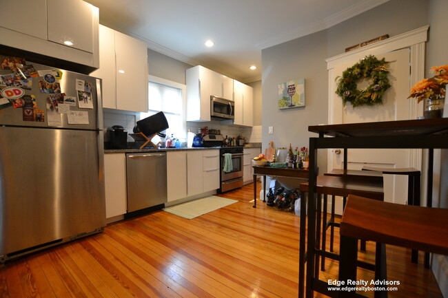 Building Photo - 148 Langdon Ave