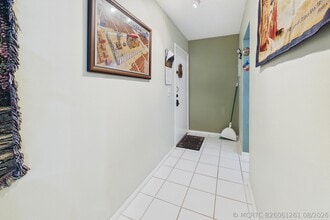 Building Photo - 8511 Old Country Manor