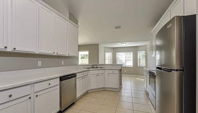 Building Photo - 16 Wheatfield Dr