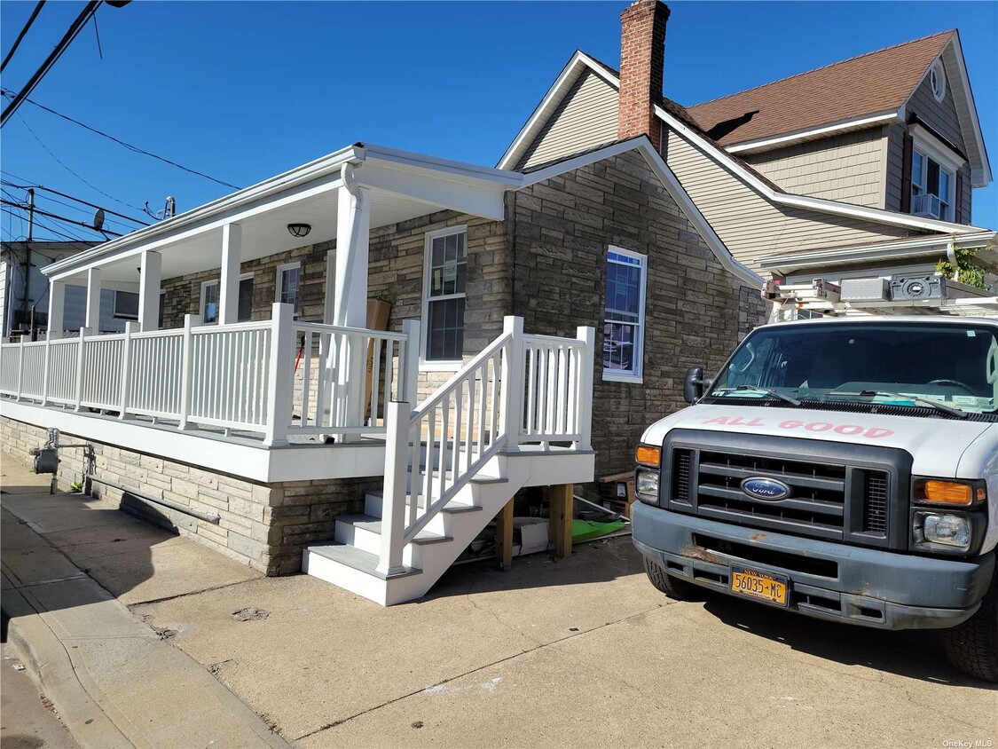 Primary Photo - 195 Oceanview St