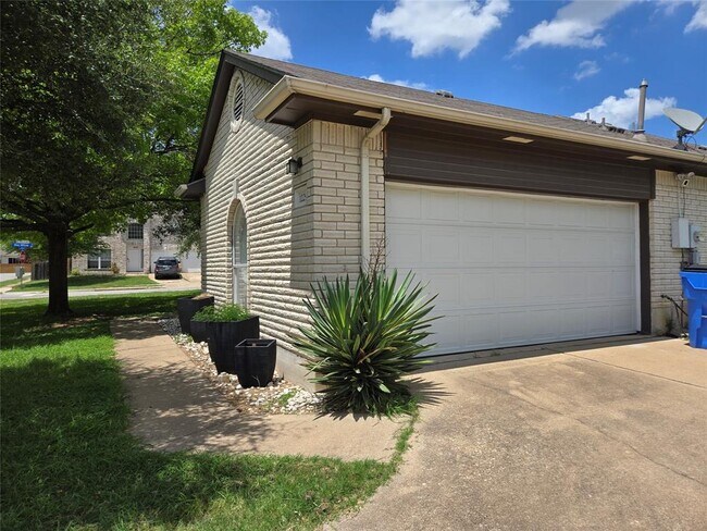 Foto del edificio - 1229 Hughmont Dr