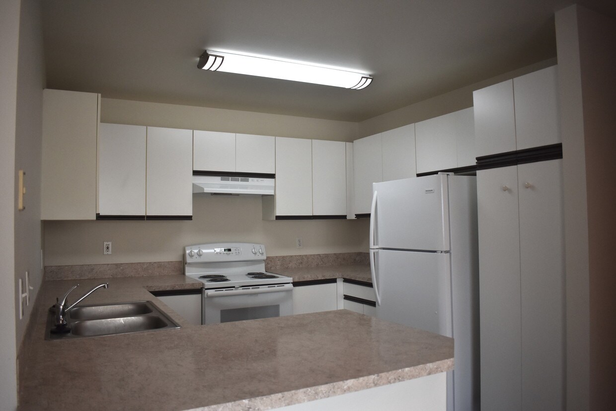 cocina de la casa adosada - Noble Court Estates