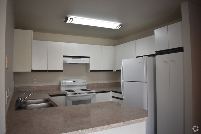 townhome kitchen - Noble Court Estates