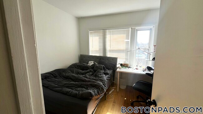 Foto del edificio - 16-20 Westland Ave.