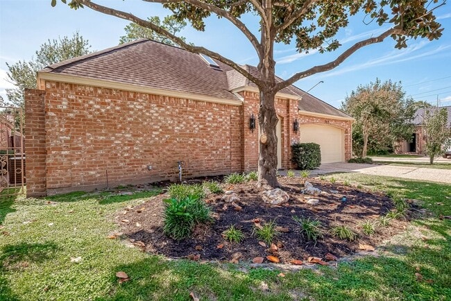 Building Photo - 365 Champions Colony III St