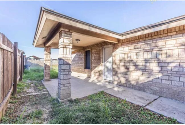 Building Photo - 3904 Los Presidentes Ave