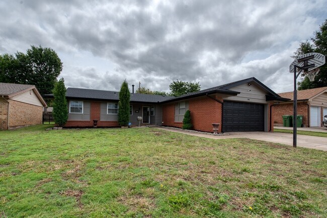 Photo - 301 Ellison St House