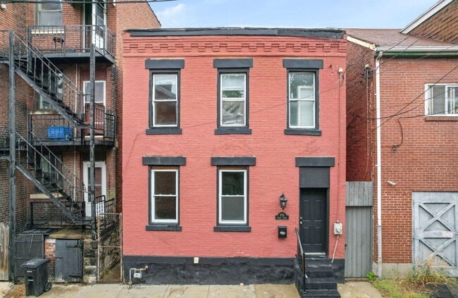 Building Photo - Pittsburgh - 3 Bed 2 Bath - Just Renovated
