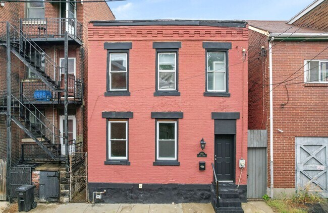 Foto del edificio - Pittsburgh - 3 Bed 2 Bath - Just Renovated