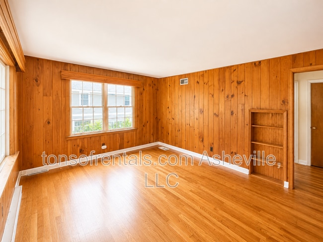 Building Photo - 127 Aurora Dr