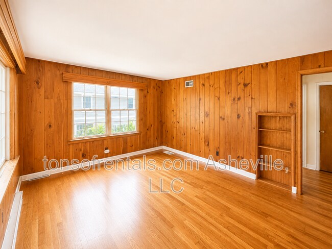 Foto del edificio - 127 Aurora Dr