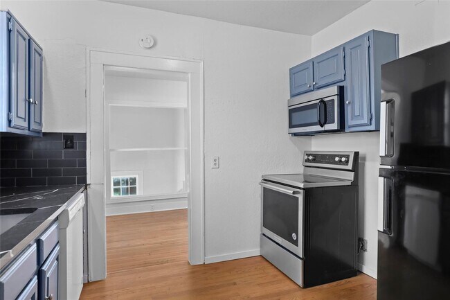 Foto del edificio - 4037-4039 Roswell St