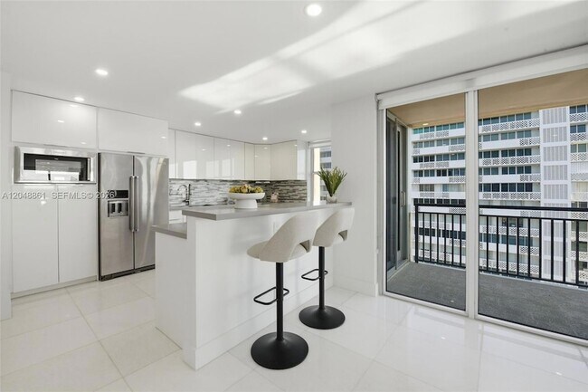 Building Photo - 1180 S Ocean Blvd