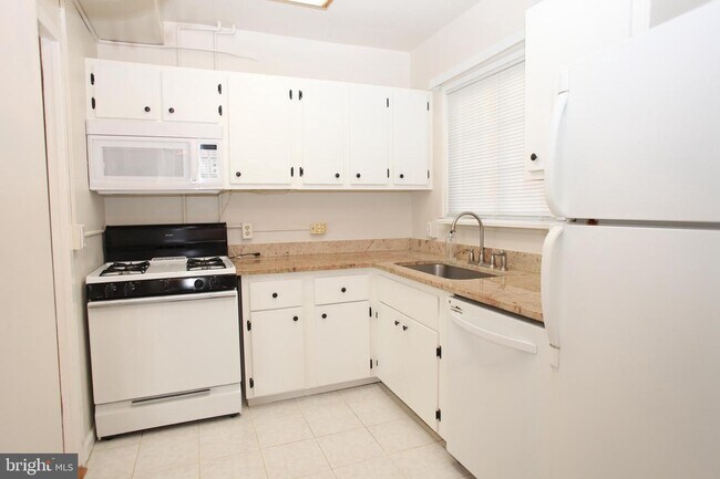 Building Photo - 1520 Mt Eagle Pl