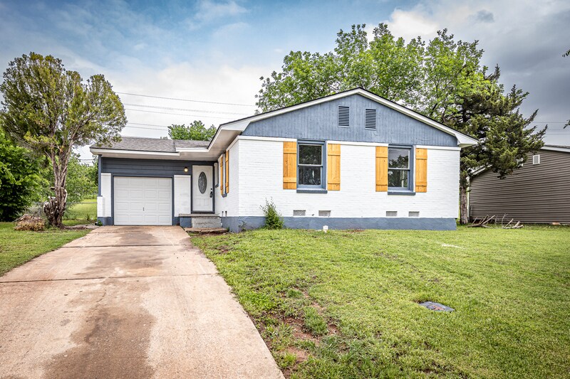 Primary Photo - 2411 NW 35th St