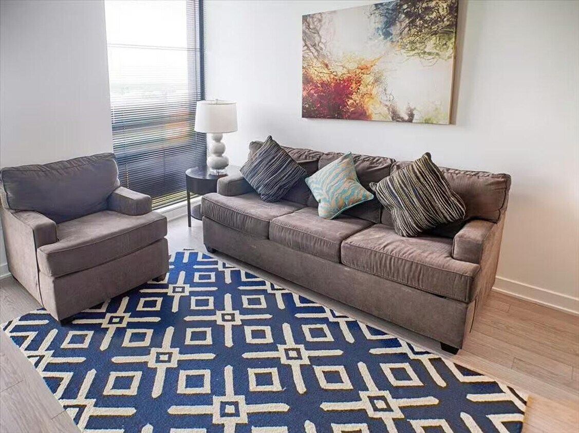 Foto principal - 11911 Freedom Dr