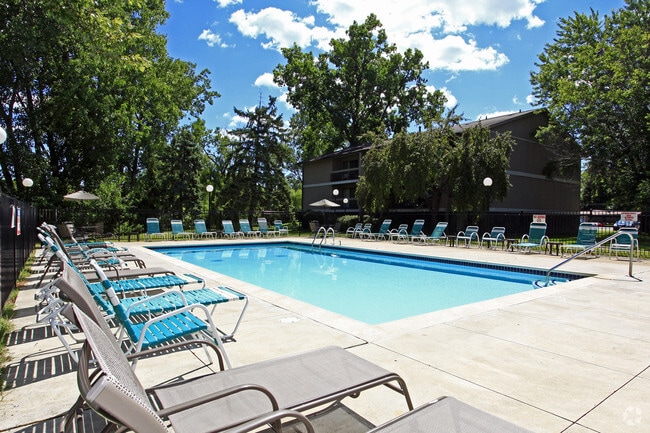 Pool - Clinton Manor Apartments