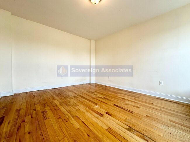 Building Photo - 679 Waring Avenue