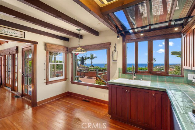 Building Photo - 731 Manzanita Dr