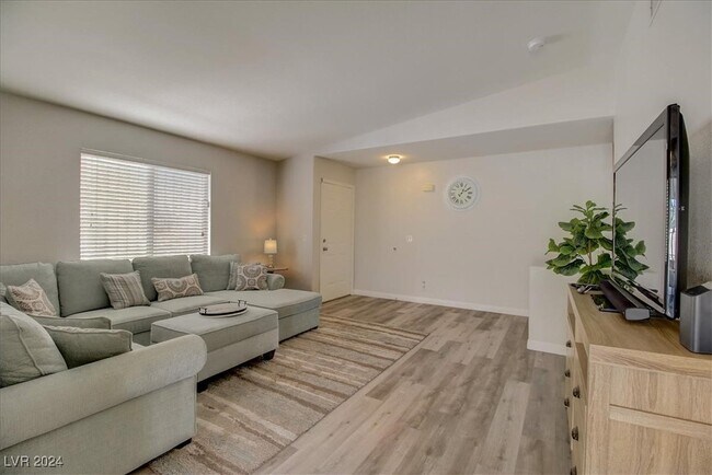 Foto del edificio - 8324 Carmen Blvd