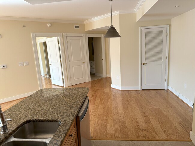 Entry - 5 Park Pl