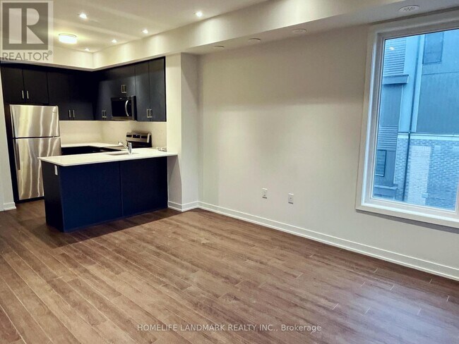 Building Photo - 3409-3409 Ridgeway Dr