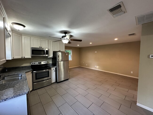 Photo - 1926 Laurelwood Dr House