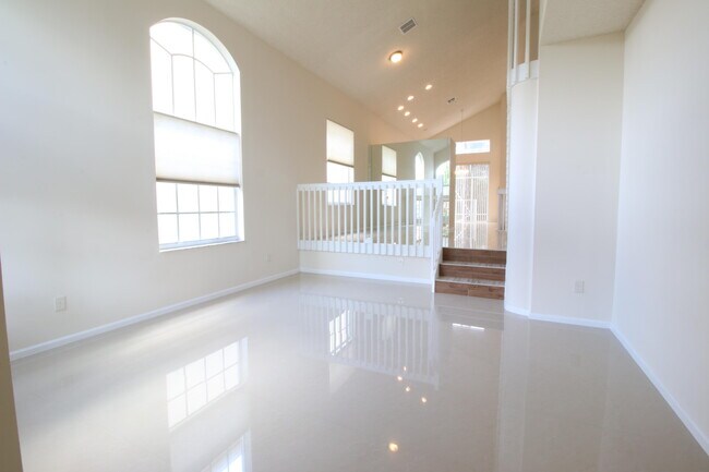 Building Photo - 1517 Running Oak Ln