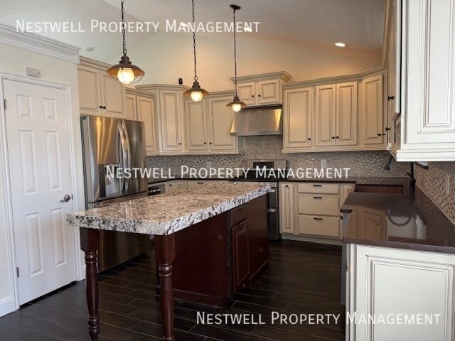 Foto del edificio - $500 OFF 1ST MONTH'S RENT! Corner Lot Home...