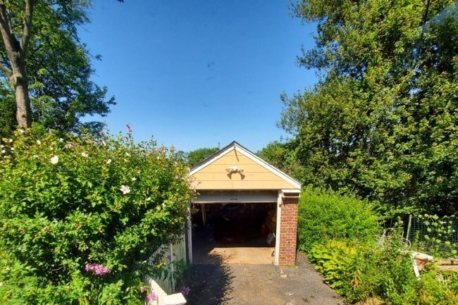 Foto del edificio - 885 Elm Ave