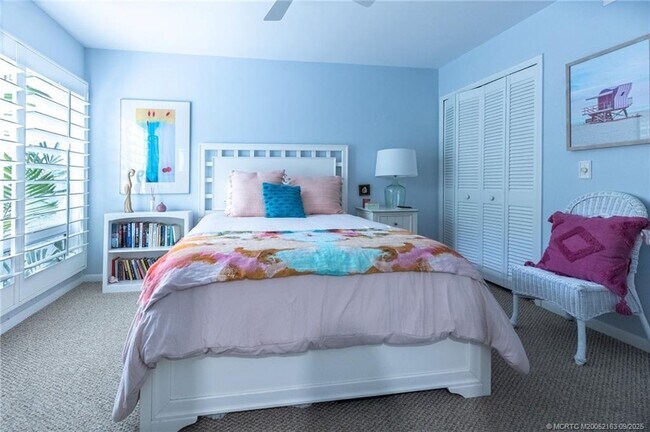 Building Photo - 245 NE MacArthur Blvd