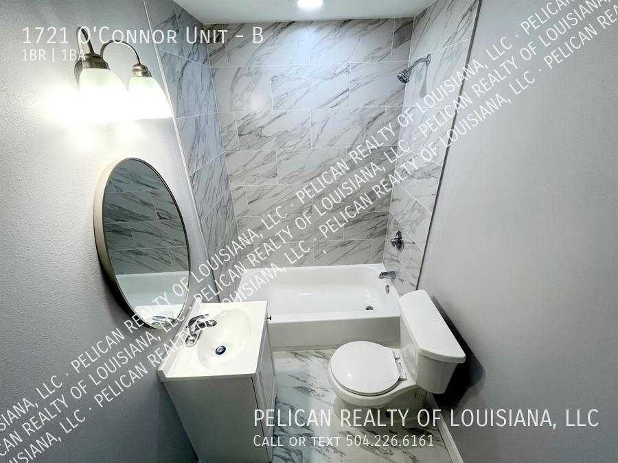 Building Photo - 1 Bed | 1 Bath | UPSTAIRS APARTMENT in Gre...