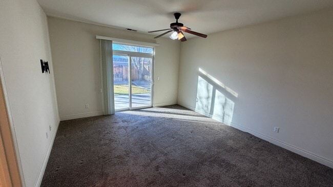 Foto del edificio - 3 bedroom, 2 bathroom house in Gardnerville