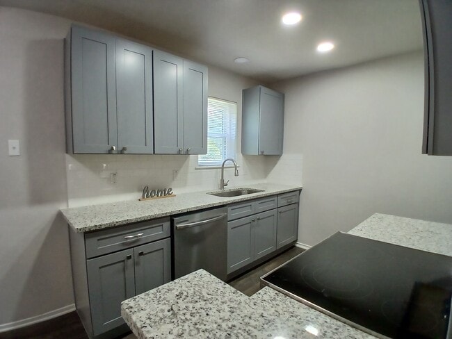 New cabinets, granite tops and appliances - 3924 Sun Valley Ct